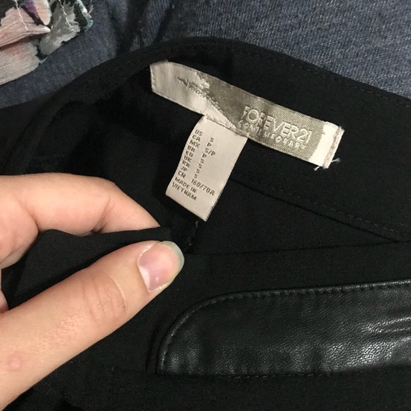 Shorts - Picture 3 of 3